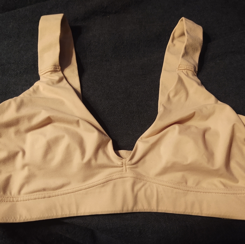 Bra-llelujah

Sports bra bralette